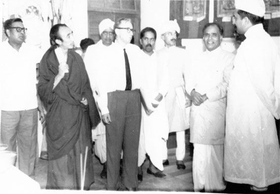 File:Guenther with scholars in India.jpg